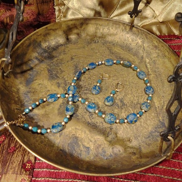 Hand-crafted artisanal necklace/earring set in moondust blue with Picasso finish - Picture 4 of 8